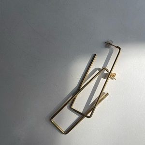 18k yellow gold plated rectangular earring.